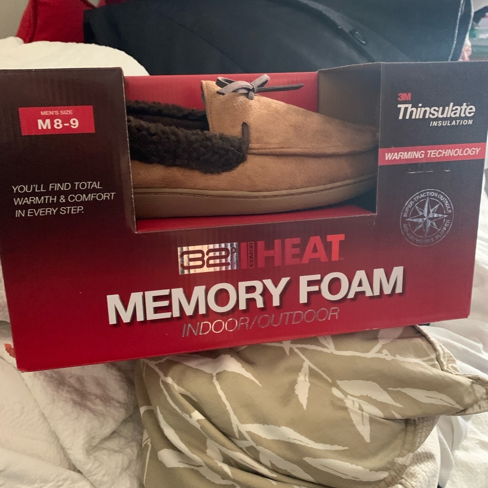 Memory foam slippers men’s size 8-9 brand new